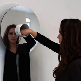 具备收纳功能的镜子