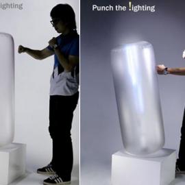 击打发光的出气筒