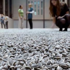 一亿颗陶瓷瓜子铺成的展厅地面