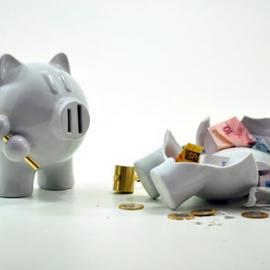 自带武器的小猪存钱罐