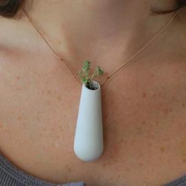 能栽植物的迷你花瓶项链