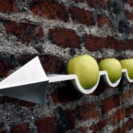 墙上的箭形水果架