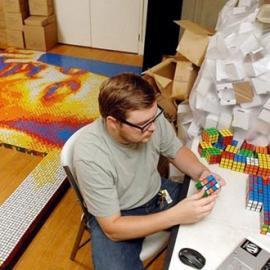 4242个魔方拼成的画像