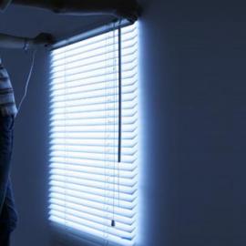 能虚拟出窗户的百叶窗灯