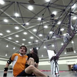 美国大学生打造人工动力直升机 可瞬间上升三米