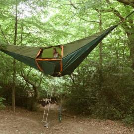 吊在空中的帐篷