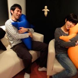 通话时模拟对方心跳的Hugvie抱枕