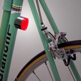 一吸就亮的自行车灯