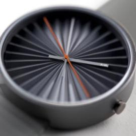 拥有三维立体表面的折扇手表