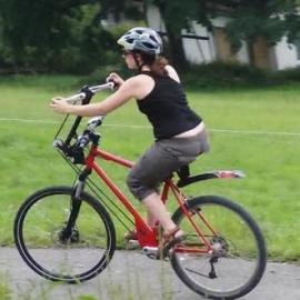 手脚同时运动的自行车