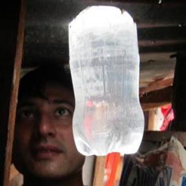 宝特瓶灯 将阳光转为室内光