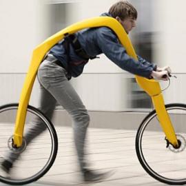 用脚跑的自行车