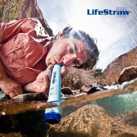 将污水净化为饮用水的生命吸管：LifeStraw