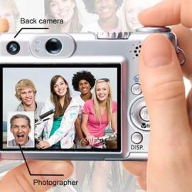 能够将拍摄者也拍入照片中的相机