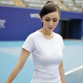 杨幂网球拍性感写真