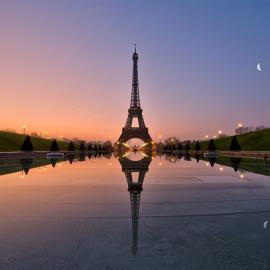 夜幕下埃菲尔铁塔