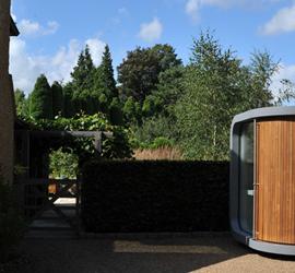 后院里的独立办公室