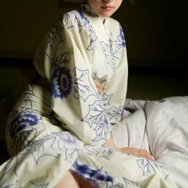 和服少女的气质展现