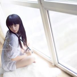 阳光宅室女生猫猫自拍