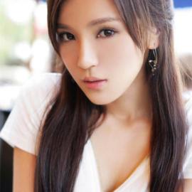 五官标致的气质美女