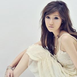 长腿美女的裸妆居家服