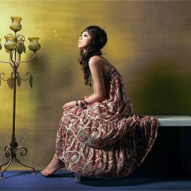 寂寞中的美女渴望的神情