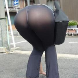 无限激情丰臀少妇走光