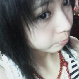 90后女孩大脸自拍