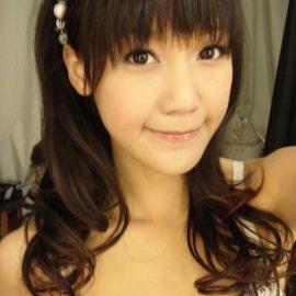 俏皮小妹后台搞怪拍