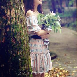 赏心悦目的气质美少女