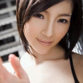 爆乳女优的黑色诱惑