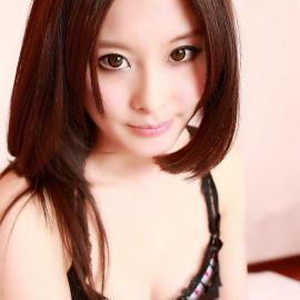 不失纯真的大眼美女性感写真