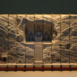 精湛的书本雕刻