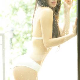 内衣美女窗外窗内困不住的情怀