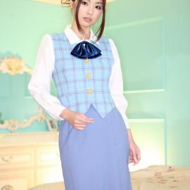 侍应生的制服也不错