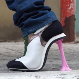 Kobi列维惊人鞋类