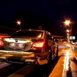 莫斯科街头的黄金车