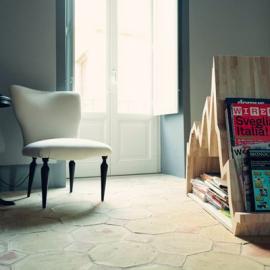 带经济形势的杂志架