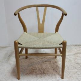 Hans Wegner设计的两款椅子