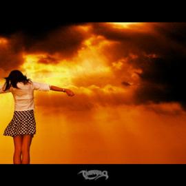 黄昏时分，美丽天际下的柔美衣衫