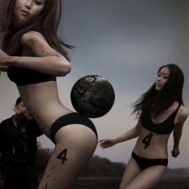 构思都发挥到极致 野兽足球 美女也疯狂