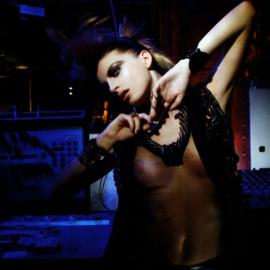 Luca Gadjus在vogue中的鬼魅秀