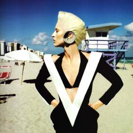 穿着高级定制去海边