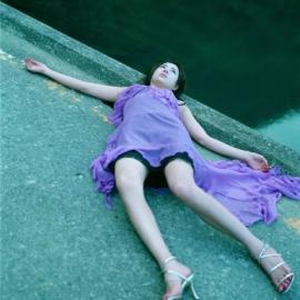 伊岛薰：将女人的美丽罩上死亡