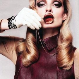 德国版《VOGUE》：颓废妆来袭