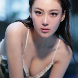 网络第一红人张馨予湿身比基尼写真