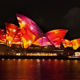 灯火阑珊的悉尼歌剧院
