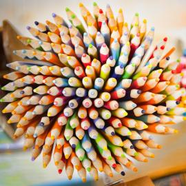 色彩丰富的彩笔