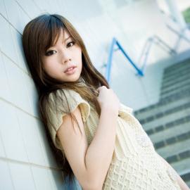 可爱美女展现清纯气质