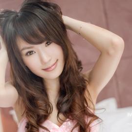 甜美女大学生的羞涩私房
